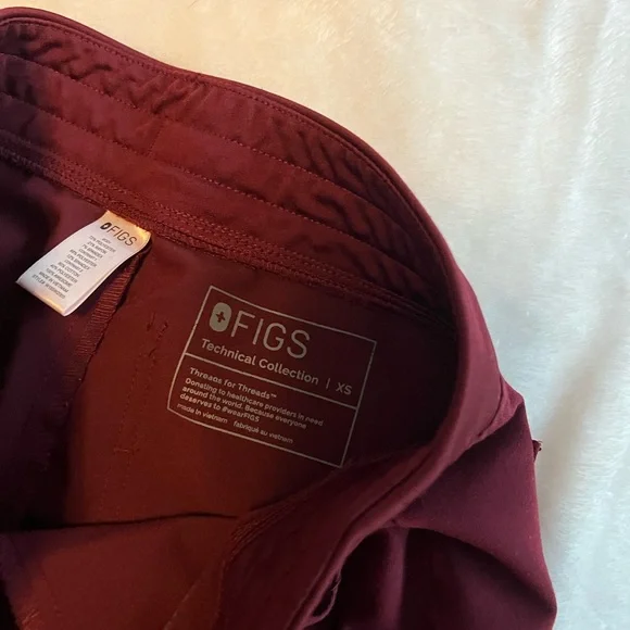 Figs Zamora scrubs jogger size xs burgundy - Picture 4 of 5